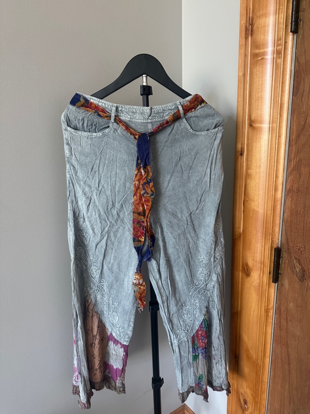 YT Young Threads Boho Light Gray Embroidered Capri Pants with Floral Accents M